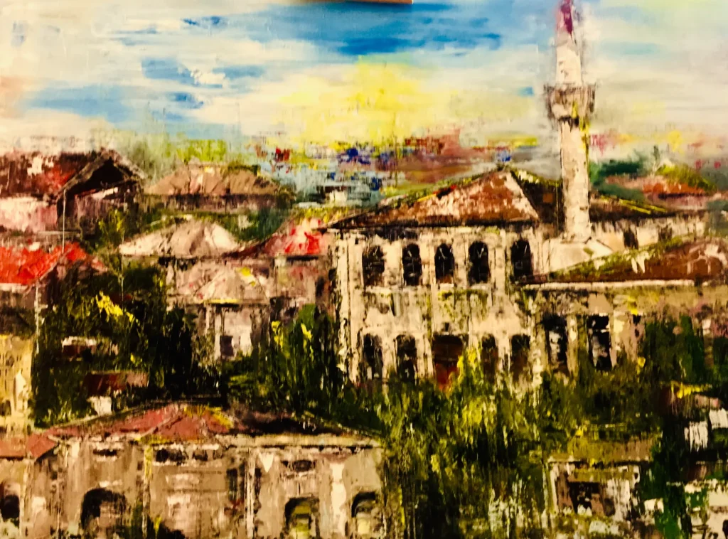 Oraș vechi cu acoperișuri roșii și un minaret